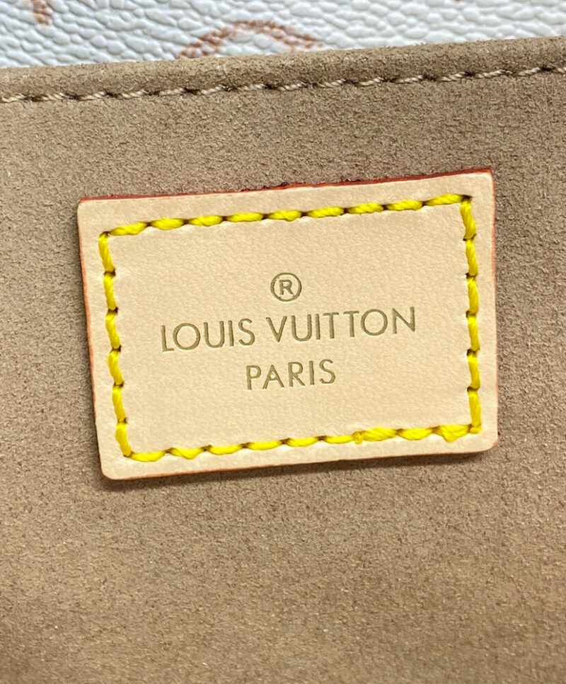 Louis Vuitton Pochette Metis East West M46914 Cream